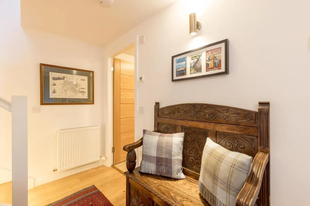 429 - New Town Hide Away With Parking Apartment Edinburgh 0*,