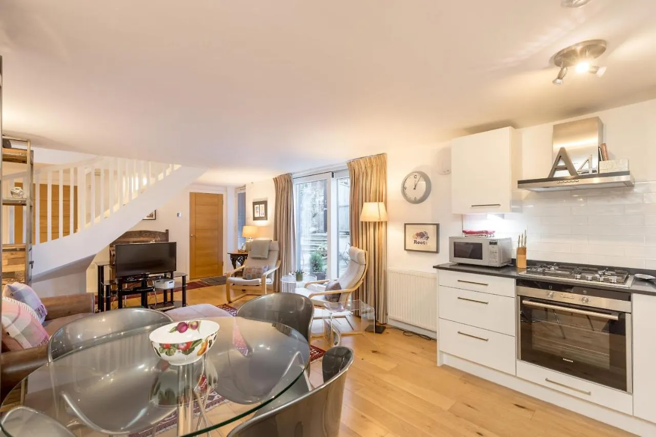 429 - New Town Hide Away With Parking Apartment Edinburgh