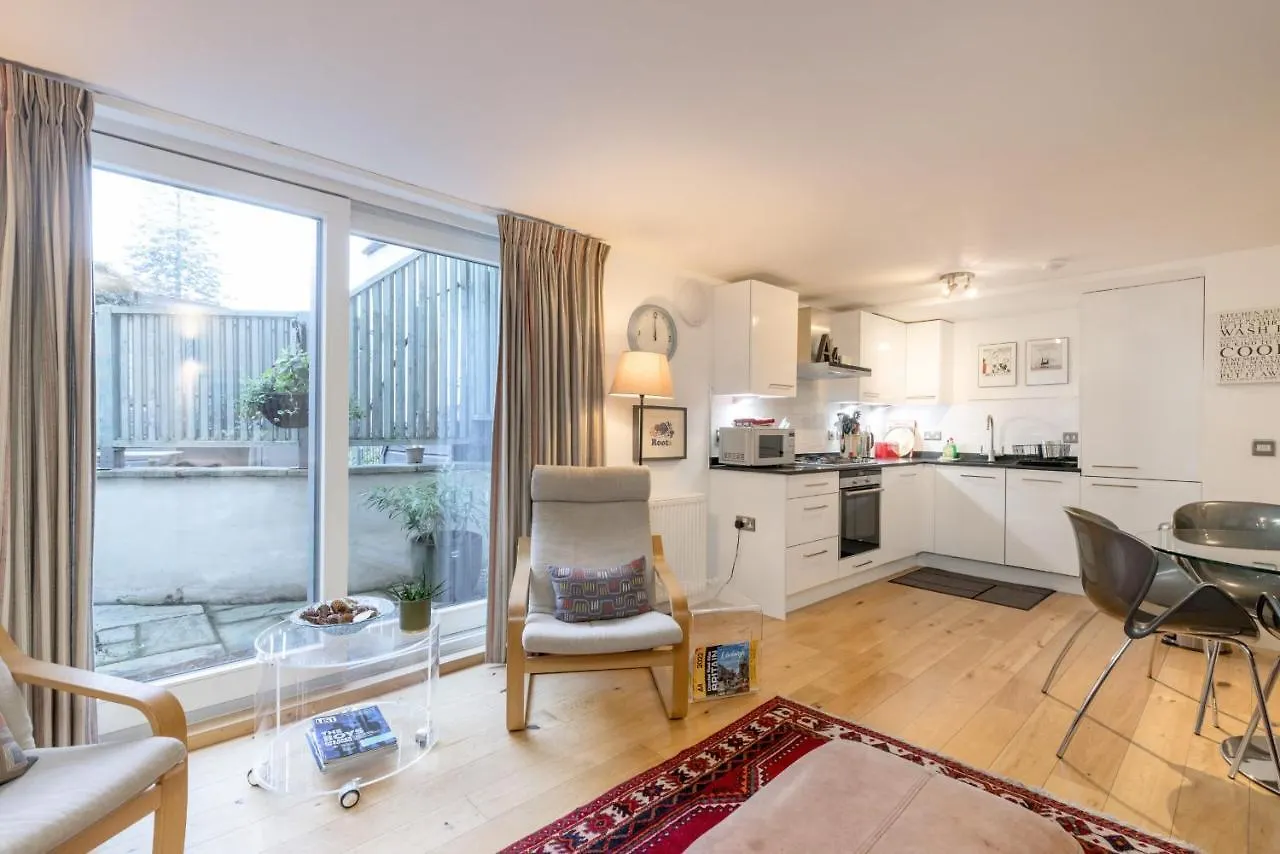 429 - New Town Hide Away With Parking Apartment Edinburgh