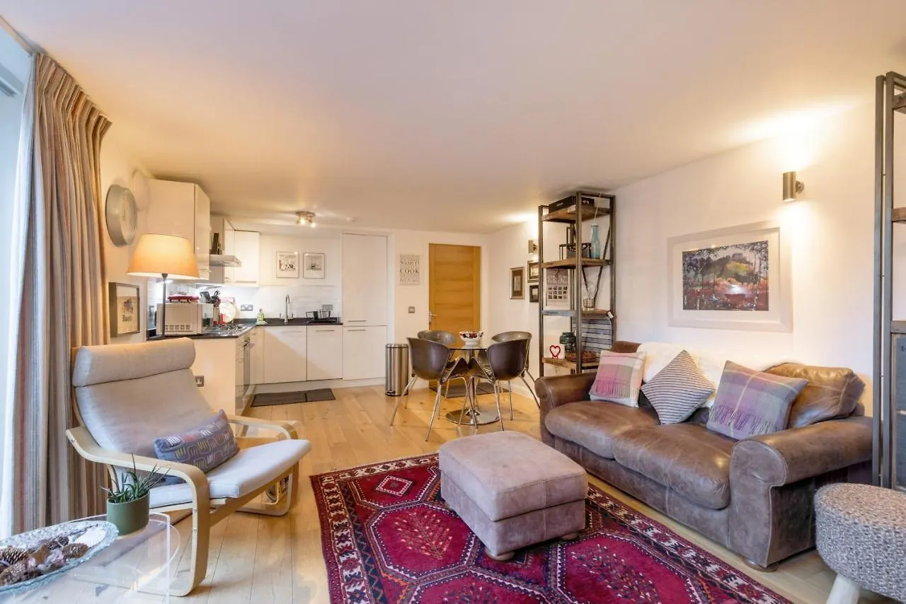 429 - New Town Hide Away With Parking Apartment Edinburgh
