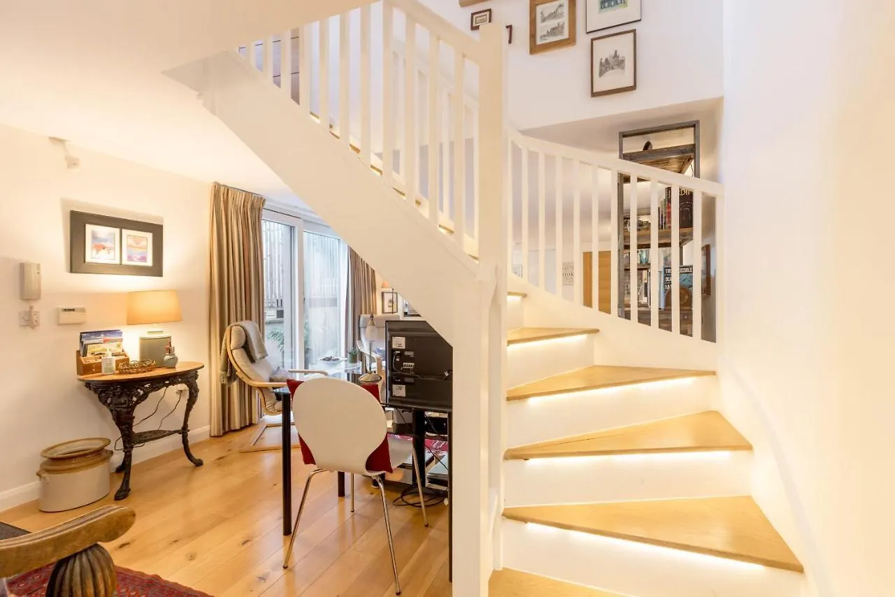429 - New Town Hide Away With Parking Apartment Edinburgh