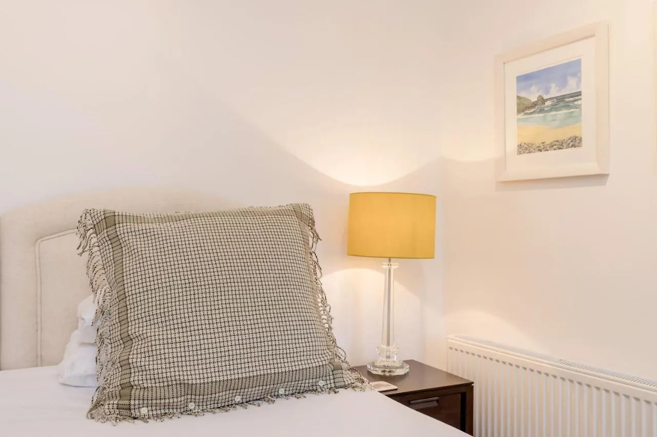 429 - New Town Hide Away With Parking Apartment Edinburgh