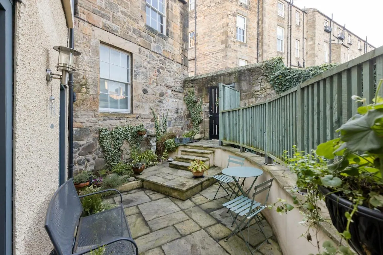 429 - New Town Hide Away With Parking Apartment Edinburgh