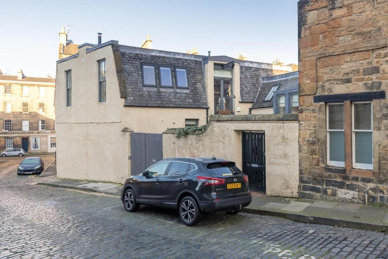 429 - New Town Hide Away With Parking Apartment Edinburgh