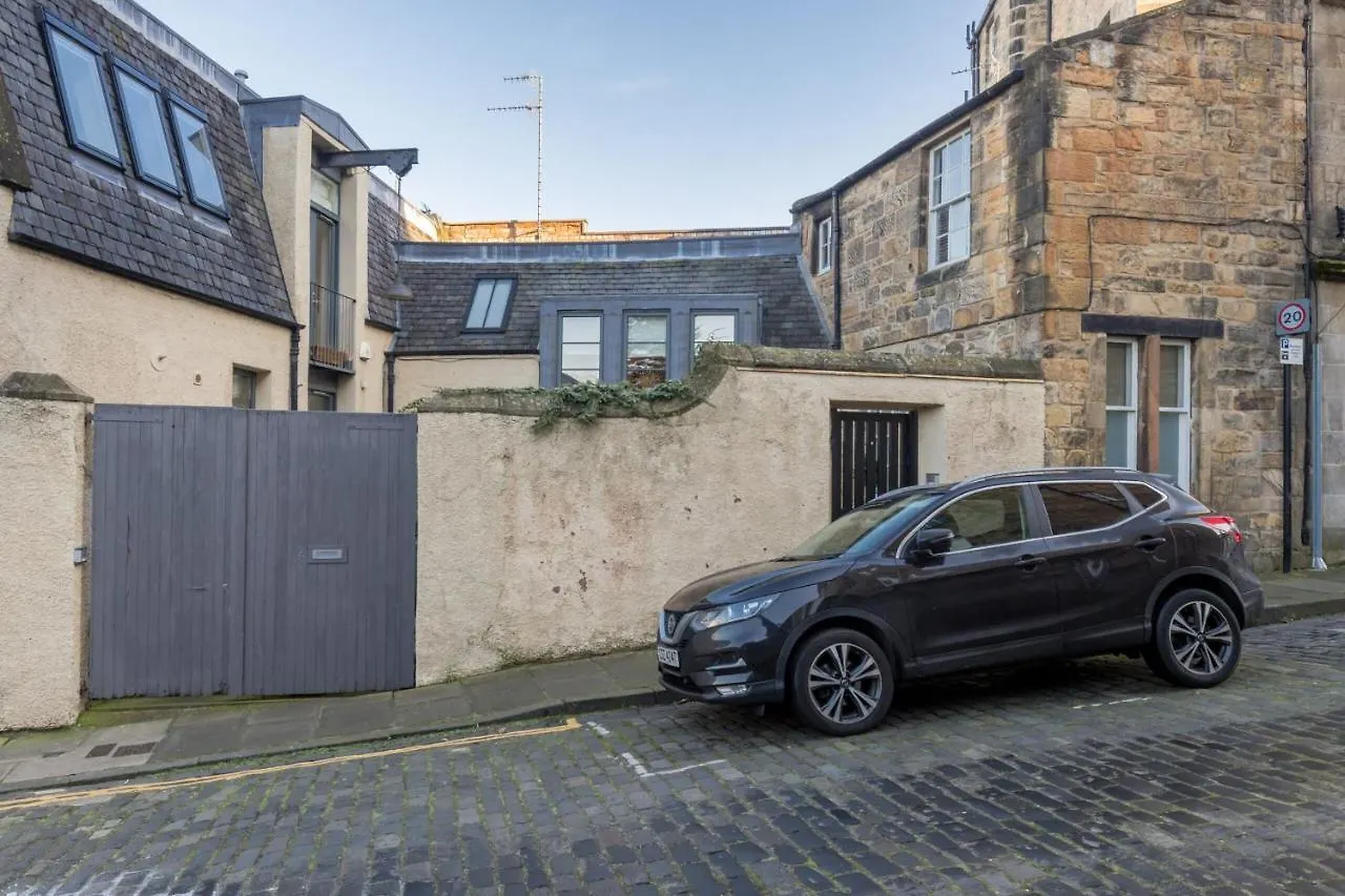 429 - New Town Hide Away With Parking Apartment Edinburgh